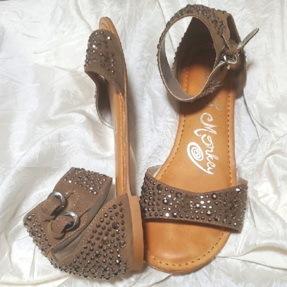 Alegria Tan Sandals with Laser-Cut Design Size 8.5